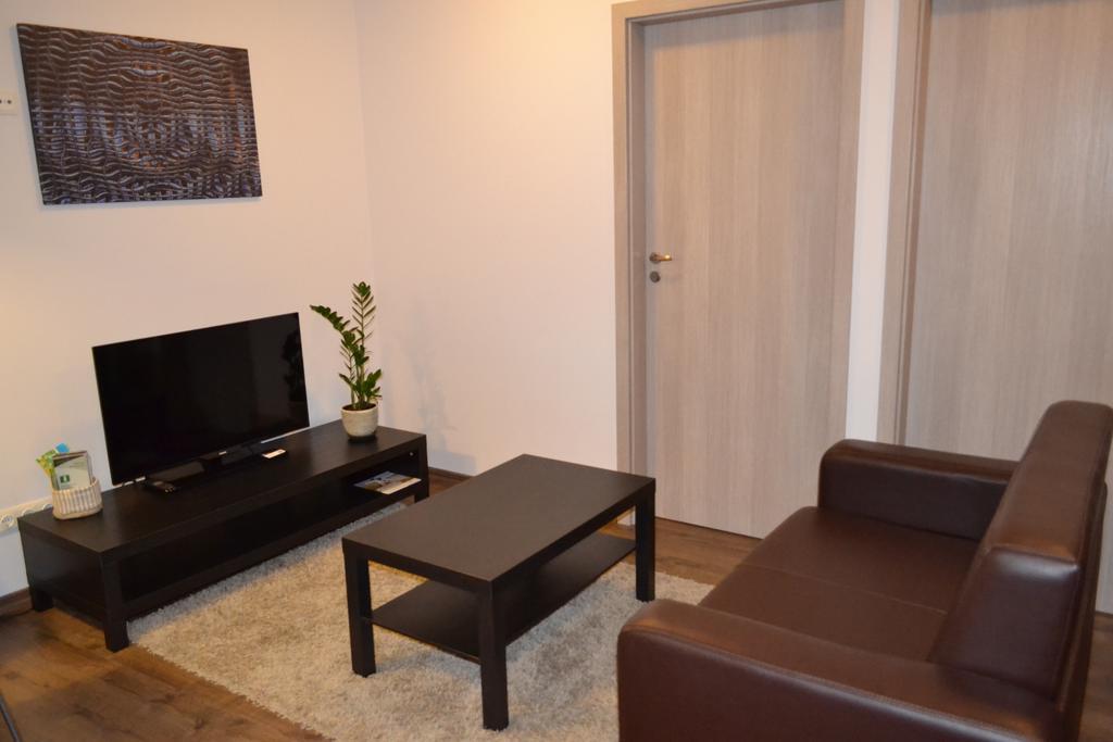 Ng Apartments Plunge Room photo